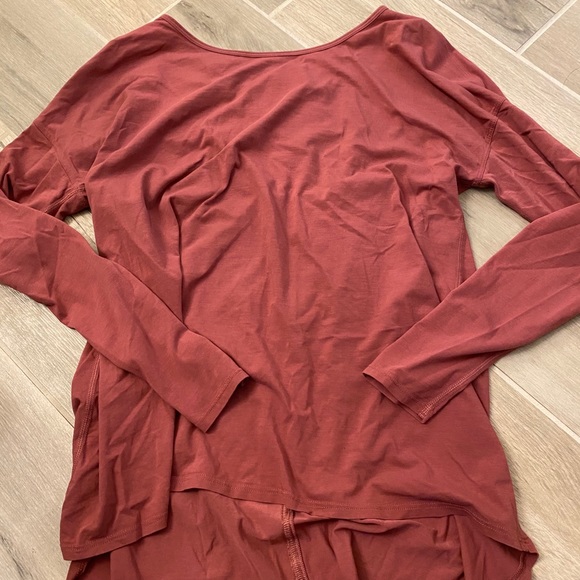 ❗️LAST CHANCE❗️Lululemon back into it long sleeve - Picture 3 of 3